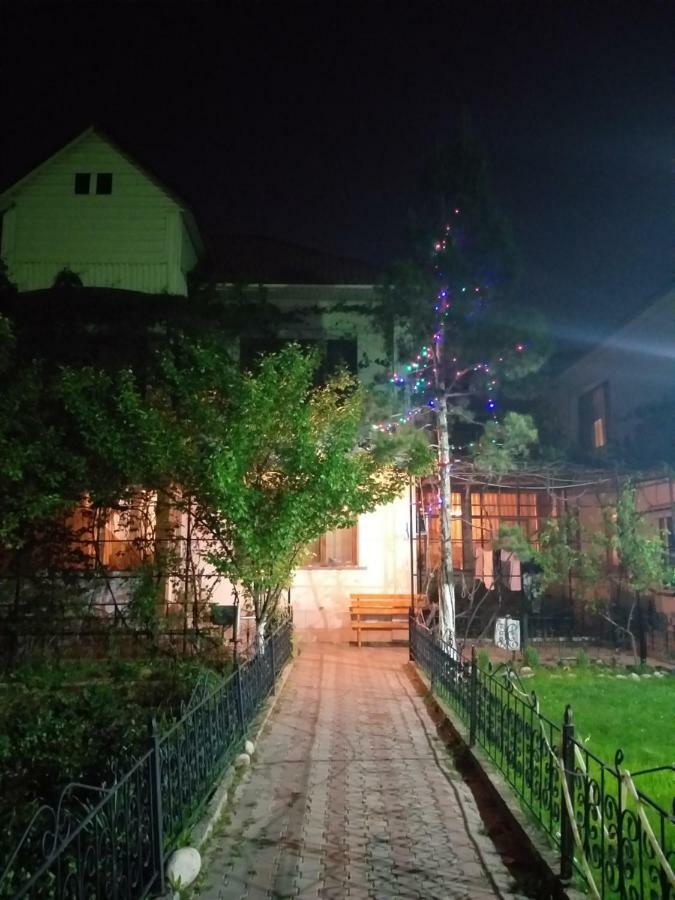 Shymhostle Hostel Шимкент Екстериор снимка
