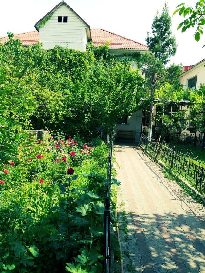 Shymhostle Hostel Шимкент Екстериор снимка